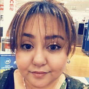 Meet your Posher, Edelia